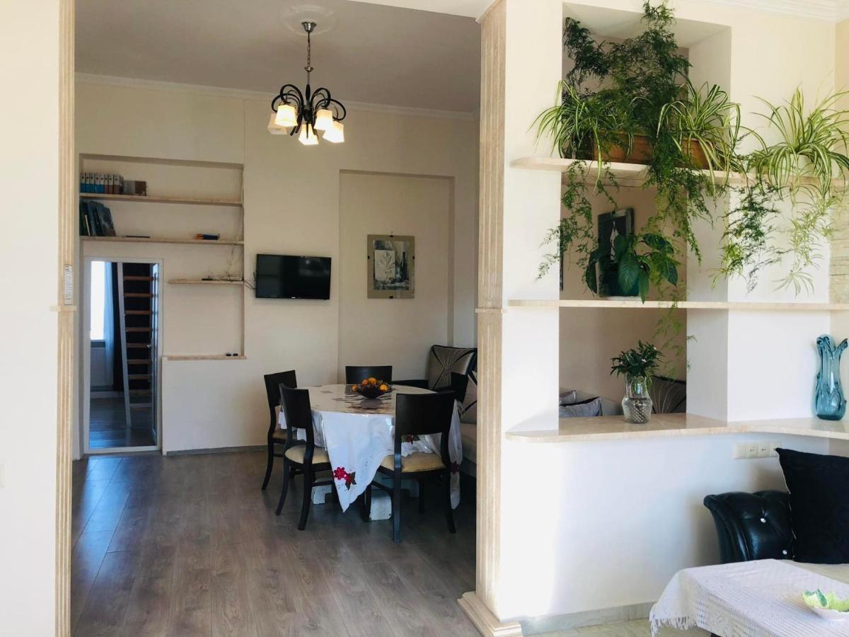 BIS-A Guesthouse Makhinjauri Eksteriør billede